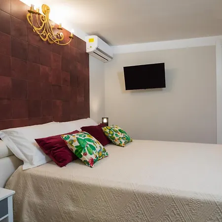 A Ugghia- Dependance Апартаменты